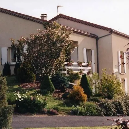 Avec Terrasse Privative Et Jardin Fleuri A Saugues, Inclus - Fr-1-582-90 펜션 소그