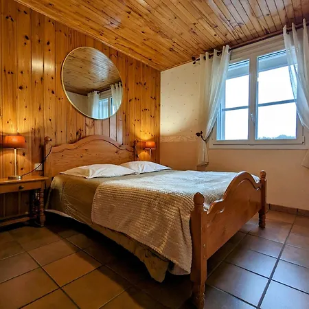 Avec Terrasse Privative Et Jardin Fleuri A Saugues, Inclus - Fr-1-582-90 *