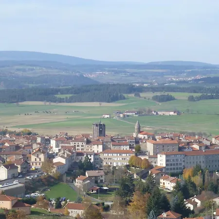 Avec Terrasse Privative Et Jardin Fleuri A Saugues, Inclus - Fr-1-582-90