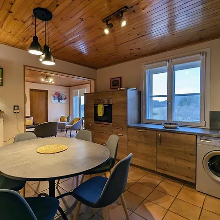 Avec Terrasse Privative Et Jardin Fleuri A Saugues, Inclus - Fr-1-582-90