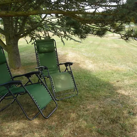 Avec Terrasse Privative Et Jardin Fleuri A Saugues, Inclus - Fr-1-582-90