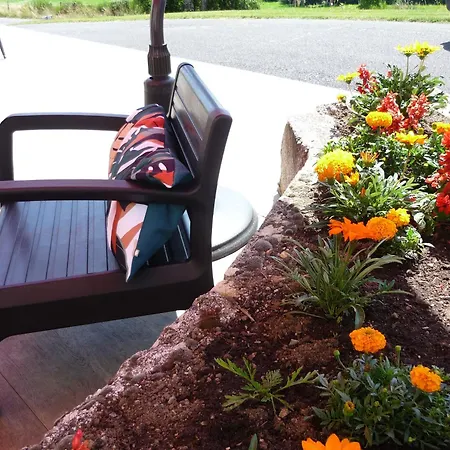 Avec Terrasse Privative Et Jardin Fleuri A Saugues, Inclus - Fr-1-582-90