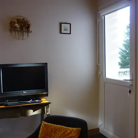 Avec Terrasse Privative Et Jardin Fleuri A Saugues, Inclus - Fr-1-582-90 *