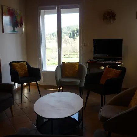 Avec Terrasse Privative Et Jardin Fleuri A Saugues, Inclus - Fr-1-582-90 * 소그